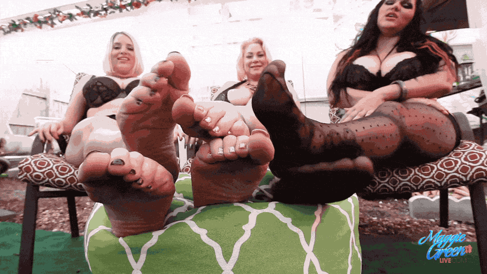 http://www.maggiegreenlive.com/promo/gifs/tits3.gif